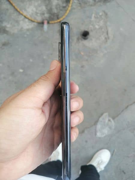 almost brand new one plus 9 10/10 condition 9