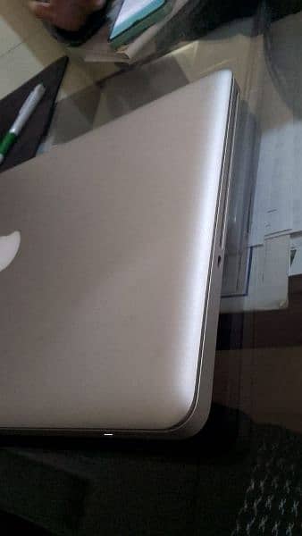Apple MacBook pro with i5 2.59GHz 2