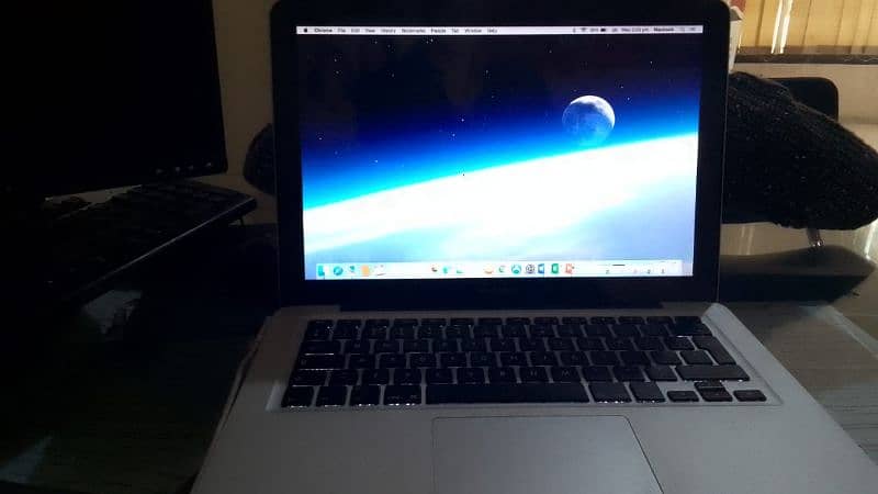 Apple MacBook pro with i5 2.59GHz 3