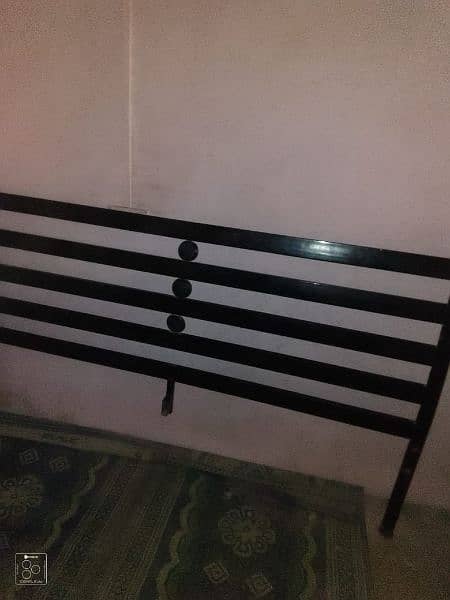 new good condition king size iron bed without matress 4