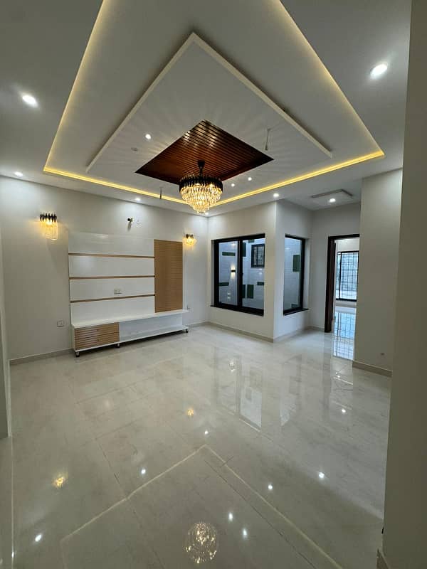10 Marla Hosue for sale in sector F Bahria Town Lahore 5