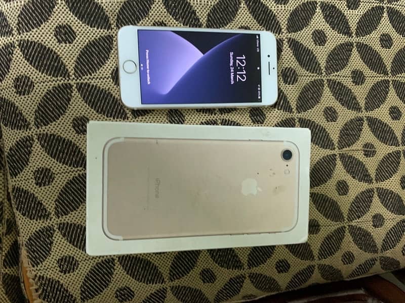 Iphone 7 32gb pta approved with box 1
