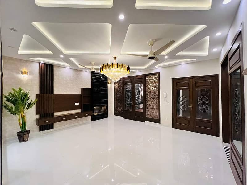 10 Marla Upper Portion on Beautiful Location For Rent in Bahria Town Lahore 1