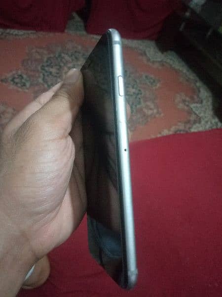 iPhone 6 PtA approved. . . good condition with box 2