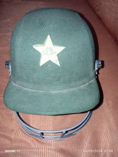 Cricket helmet for 9 to 14 years old boys