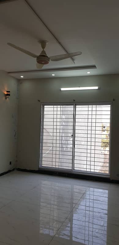 5 Marla used House on Beautiful Location For Sale in Bahria Town Lahore 15