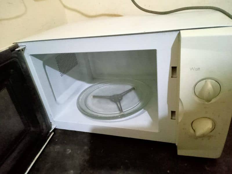 good condition microwave only cl 0320/56/76/280 1
