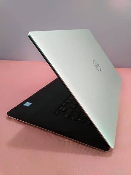 Dell XPS 15 7590 2