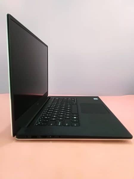 Dell XPS 15 7590 4