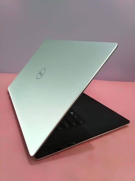 Dell XPS 15 7590 5