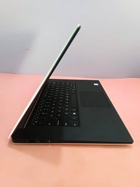 Dell XPS 15 7590 9