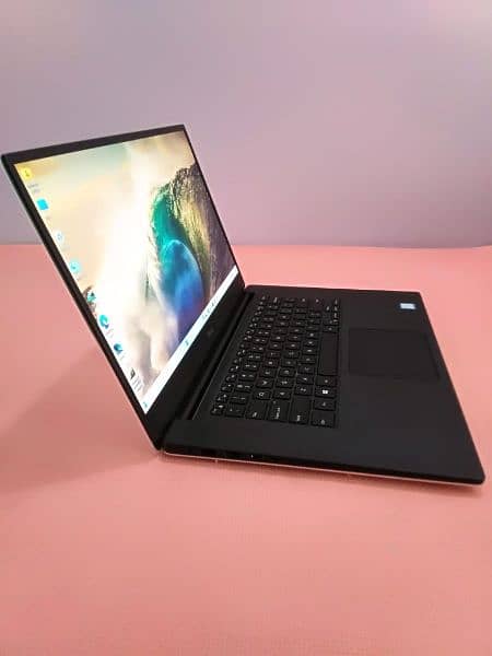 Dell XPS 15 7590 10