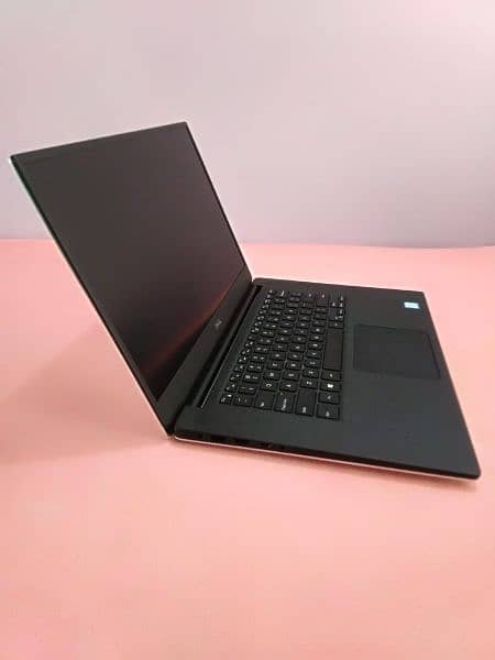 Dell XPS 15 7590 11