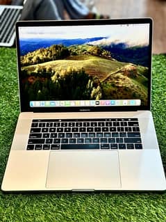 MacBook Pro 2018 Core-i9 with 4GB Card and Only 93Cycle Use