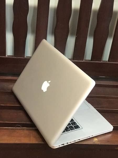 Apple MacBook Pro Laptop 5