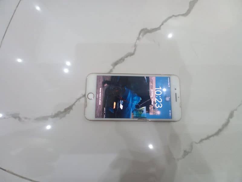 iphone 8 plus  IN white colour 4