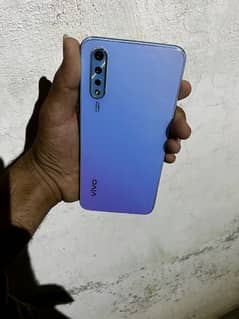 vivo s1 pta approved 10/10 condition 4 rom 128 gb box and charger