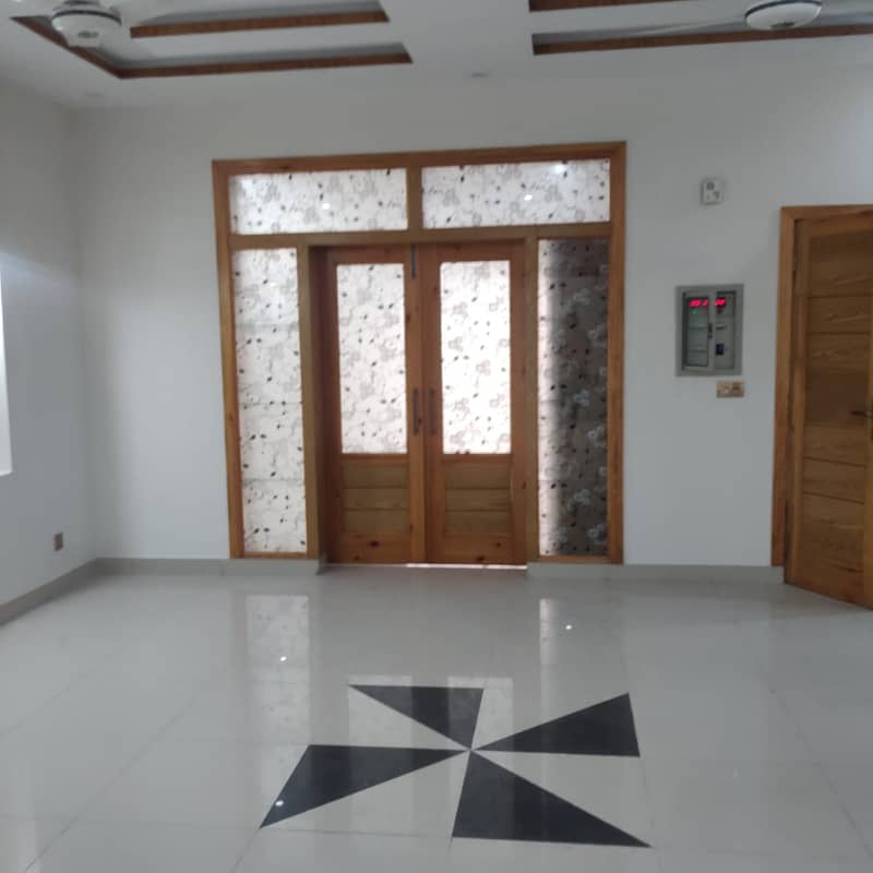 10 MARLA BRAND NEW EXCELLENT CONDITION IDEAL GOOD FULL HOUSE FOR RENT IN QUAID BLOCK BAHRIA TOWN LAHORE 25