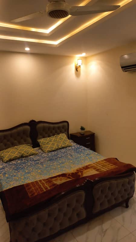 1 BED FULL FURNSIHED FULLY LUXURY BRAND NEW EXCELLENT GOOD FLAT FOR RENT IN BAHRIA TOWN LAHORE 2