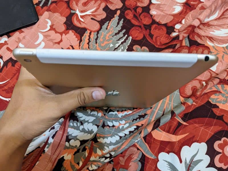 iPad Air 2 Cellular Pta 4