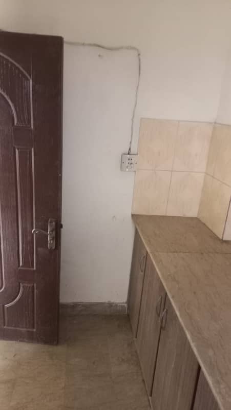 1 BED LIKE A BRAND NEW GOOD EXCELLENT CONDITION FLAT FOR RENT IN SECTER B BAHRIA TOWN LAHORE 2