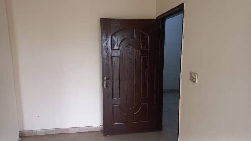 1 BED LIKE A BRAND NEW GOOD EXCELLENT CONDITION FLAT FOR RENT IN SECTER B BAHRIA TOWN LAHORE 6