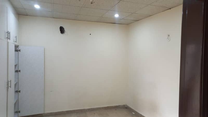 1 BED LIKE A BRAND NEW GOOD EXCELLENT CONDITION FLAT FOR RENT IN SECTER B BAHRIA TOWN LAHORE 11