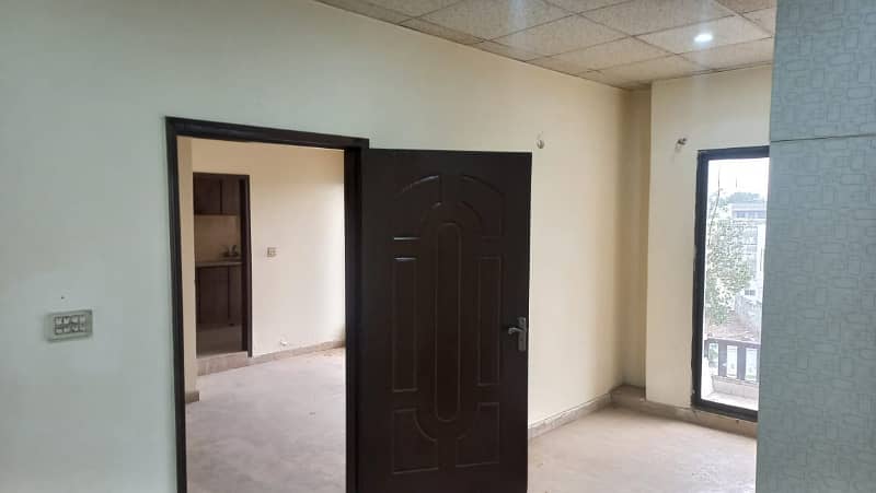 1 BED LIKE A BRAND NEW GOOD EXCELLENT CONDITION FLAT FOR RENT IN SECTER B BAHRIA TOWN LAHORE 15