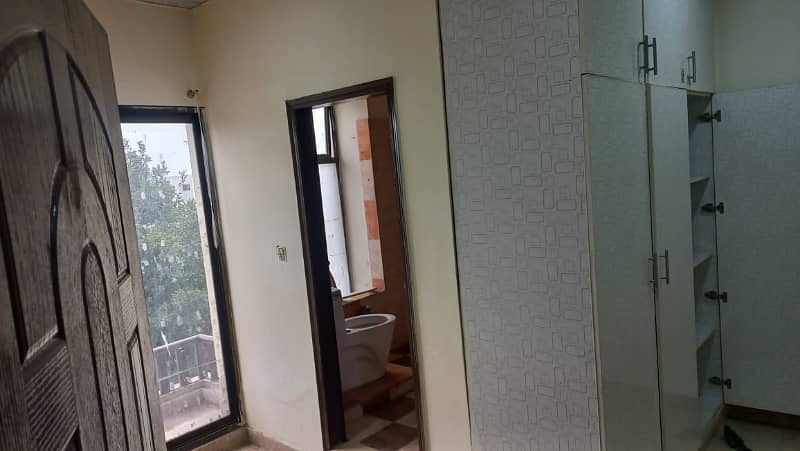 1 BED LIKE A BRAND NEW GOOD EXCELLENT CONDITION FLAT FOR RENT IN SECTER B BAHRIA TOWN LAHORE 20