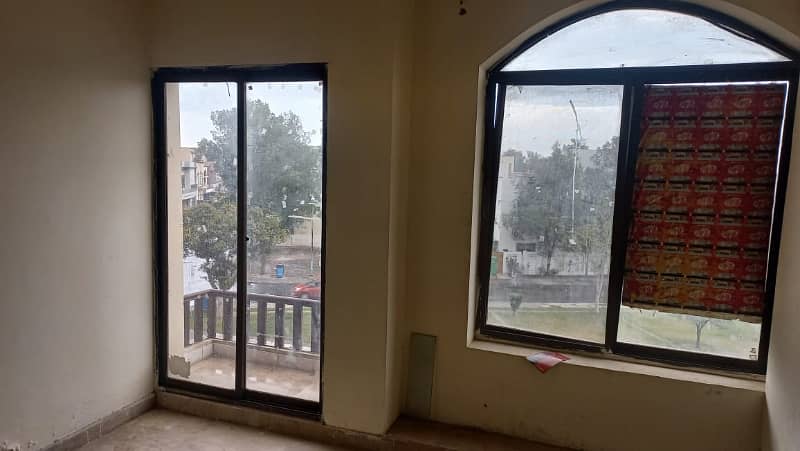 1 BED LIKE A BRAND NEW GOOD EXCELLENT CONDITION FLAT FOR RENT IN SECTER B BAHRIA TOWN LAHORE 21