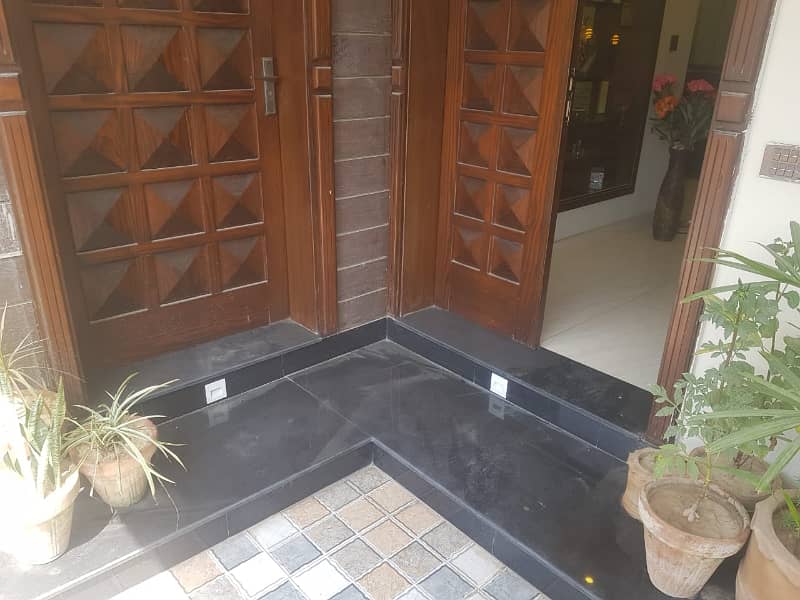 LOWER PORTION OF 10 MARLA LIKE A BRAND NEW GOOD EXCELLENT CONDITION HOUSE FOR RENT IN OVERSEAS A BLOCK BAHRIA TOWN LAHORE 3