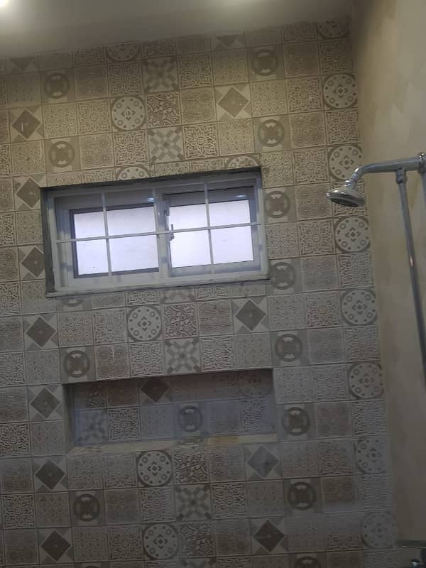 LOWER PORTION OF 10 MARLA LIKE A BRAND NEW GOOD EXCELLENT CONDITION HOUSE FOR RENT IN OVERSEAS A BLOCK BAHRIA TOWN LAHORE 14
