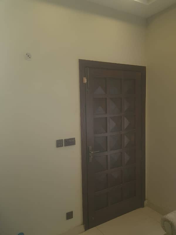 LOWER PORTION OF 10 MARLA LIKE A BRAND NEW GOOD EXCELLENT CONDITION HOUSE FOR RENT IN OVERSEAS A BLOCK BAHRIA TOWN LAHORE 38
