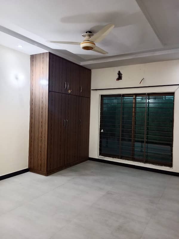 LOWER PORTION OF 5 MARLA LIKE A NEW EXCELLENT GOOD CONDITION HOUSE FOR RENT IN CC BLOCK BAHRIA TOWN LAHORE 10