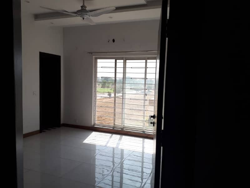 LOWER PORTION OF 5 MARLA LIKE A NEW EXCELLENT GOOD CONDITION HOUSE FOR RENT IN CC BLOCK BAHRIA TOWN LAHORE 22