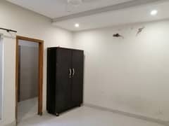 1 BED GOOD CONDITION NEW EXCELLENT LUXURY IDEAL FLAT FOR RENT IN SECTER D BAHRIA TOWN LAHORE