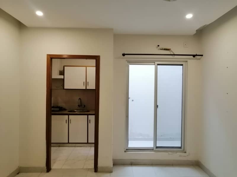 1 BED GOOD CONDITION NEW EXCELLENT LUXURY IDEAL FLAT FOR RENT IN SECTER D BAHRIA TOWN LAHORE 2