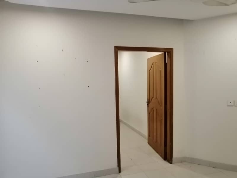 1 BED GOOD CONDITION NEW EXCELLENT LUXURY IDEAL FLAT FOR RENT IN SECTER D BAHRIA TOWN LAHORE 5