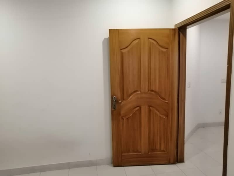 1 BED GOOD CONDITION NEW EXCELLENT LUXURY IDEAL FLAT FOR RENT IN SECTER D BAHRIA TOWN LAHORE 11