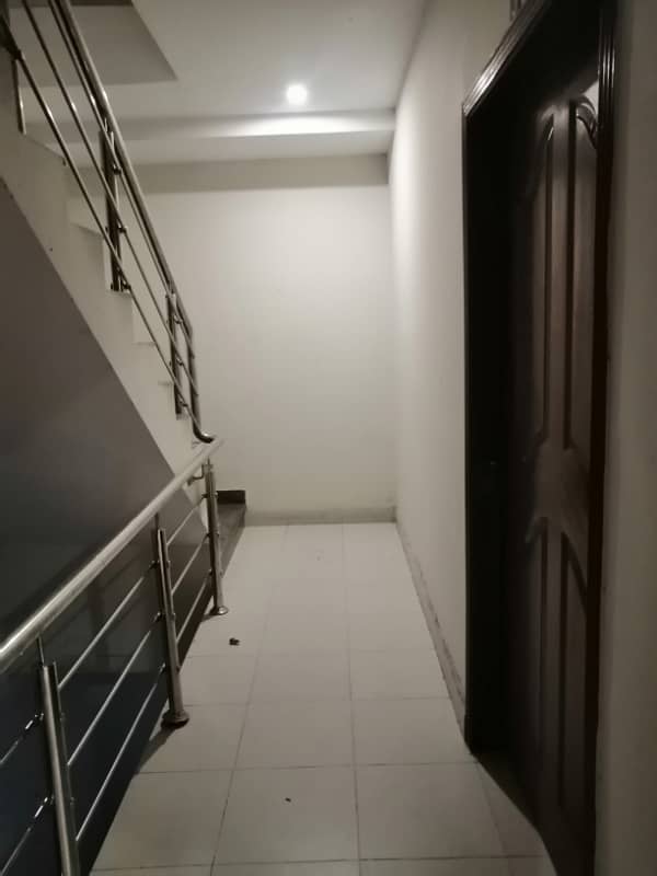 1 BED GOOD CONDITION NEW EXCELLENT LUXURY IDEAL FLAT FOR RENT IN SECTER D BAHRIA TOWN LAHORE 19