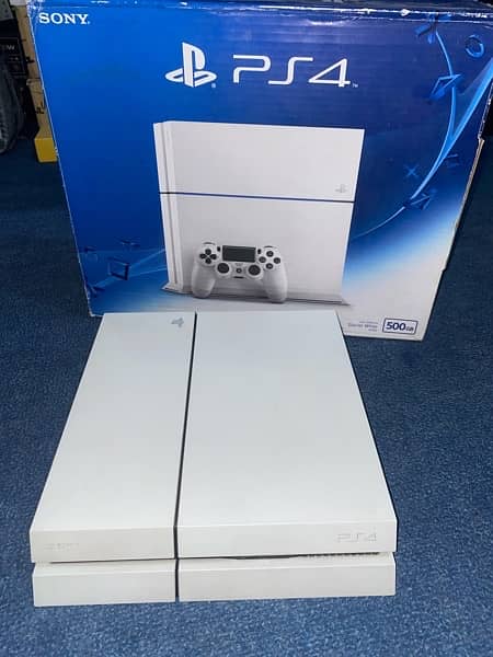 playstation 4 glacier white with GTA 5 LE 9