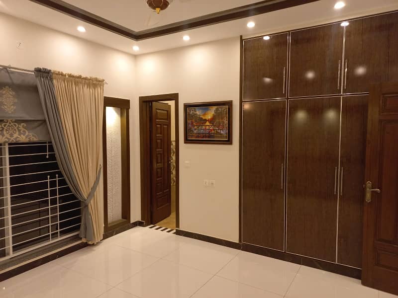 UPPER PORTION OF 10 MARLA BRAND NEW LUXURY CONDITION EXCELLENT GOOD FOR RENT IN AWAIS QARNI BLOCK BAHRIA TOWN LAHORE 8