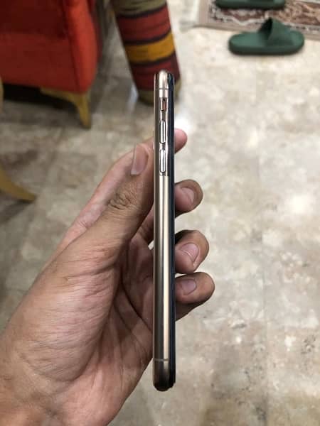 iPhone xs pta Approved 64gb Gold 3