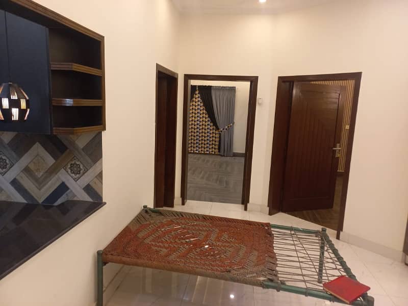 UPPER PORTION OF 10 MARLA BRAND NEW EXCELLENT CONDITION GOOD FOR RENT IN JASMINE BLOCK BAHRIA TOWN LAHORE 15