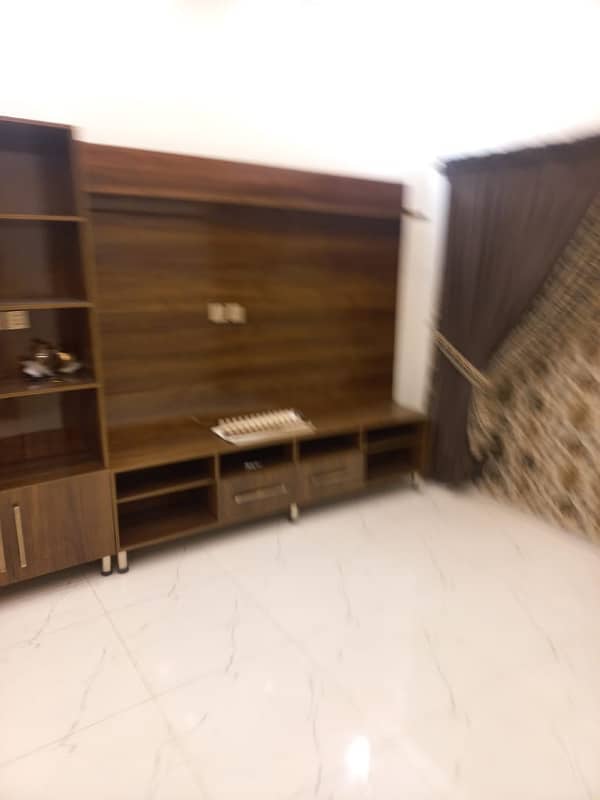 UPPER PORTION OF 10 MARLA BRAND NEW EXCELLENT CONDITION GOOD FOR RENT IN JASMINE BLOCK BAHRIA TOWN LAHORE 19