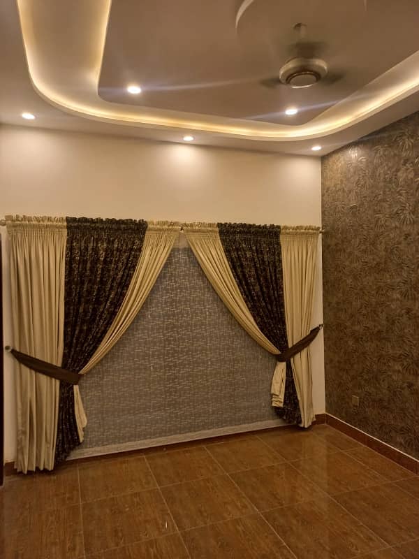 UPPER PORTION OF 10 MARLA BRAND NEW EXCELLENT CONDITION GOOD FOR RENT IN JASMINE BLOCK BAHRIA TOWN LAHORE 25