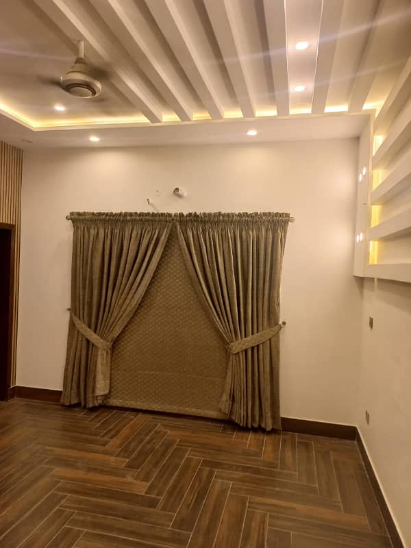 UPPER PORTION OF 10 MARLA BRAND NEW EXCELLENT CONDITION GOOD FOR RENT IN JASMINE BLOCK BAHRIA TOWN LAHORE 27