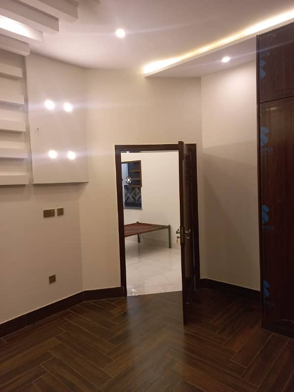 UPPER PORTION OF 10 MARLA BRAND NEW EXCELLENT CONDITION GOOD FOR RENT IN JASMINE BLOCK BAHRIA TOWN LAHORE 40
