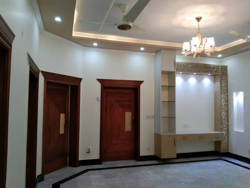 1 KANAL LIKE A BRAND NEW GOOD CONDITION EXCELLENT UPPER PORTION HOUSE FOR RENT IN OVERSEAS B BLOCK BAHRIA TOWN LAHORE 15
