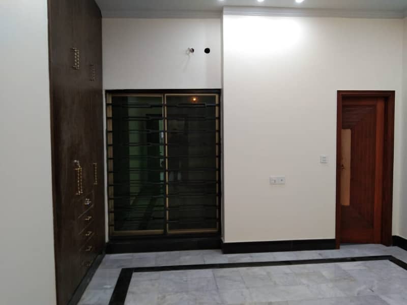 1 KANAL LIKE A BRAND NEW GOOD CONDITION EXCELLENT UPPER PORTION HOUSE FOR RENT IN OVERSEAS B BLOCK BAHRIA TOWN LAHORE 19
